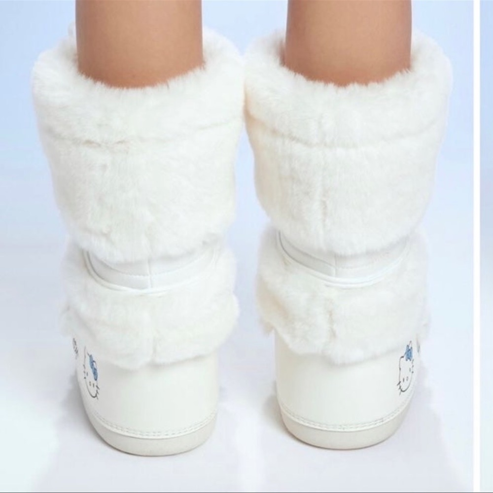 Hello Kitty x Forever 21 Viral Snow Boots (Moon Boots) New Womans - Picture 3 of 4